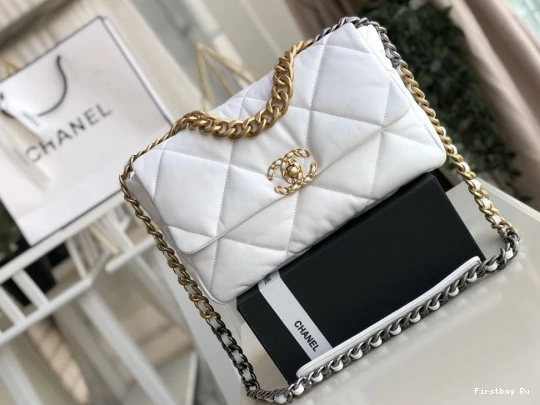 First Bag Ru CHANEL 19 BAG FLAP 0825